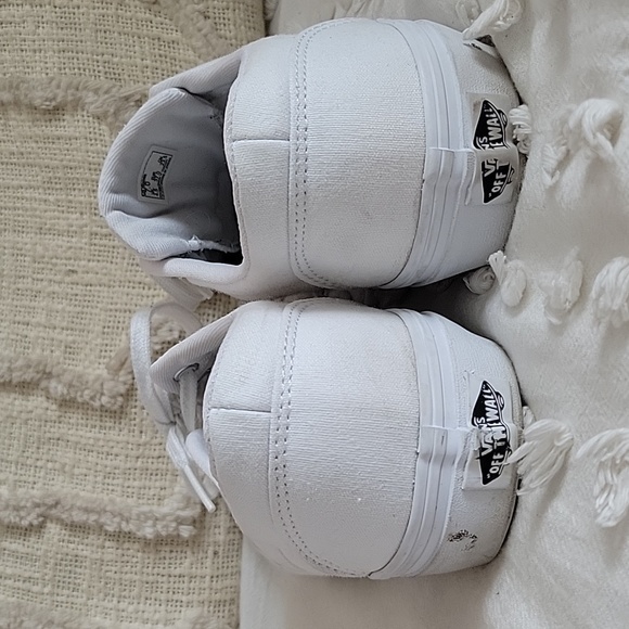 Vans - Picture 3 of 4